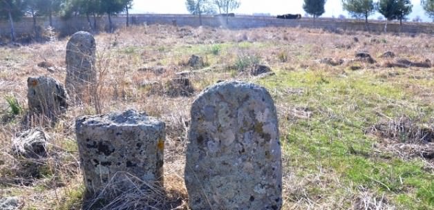 Tarihi Mezarlar Kayılara Ait Olabilir